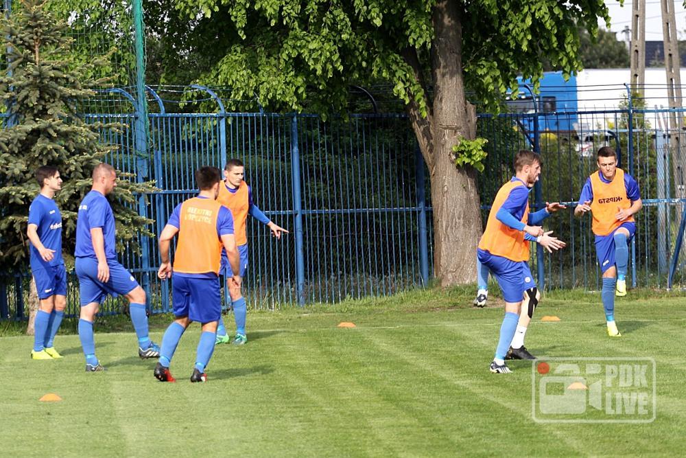 Błękitni Ropczyce zagrają 7 sparingów w ramach przygotowań do nowego sezonu. (fot. Radosław Kuśmierz)