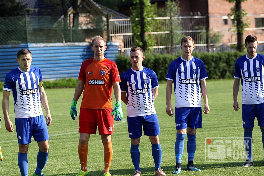 Błękitni Ropczyce od zwycięstwa rozpoczęli sezon 2020/21. (fot. Radosław Kuśmierz)