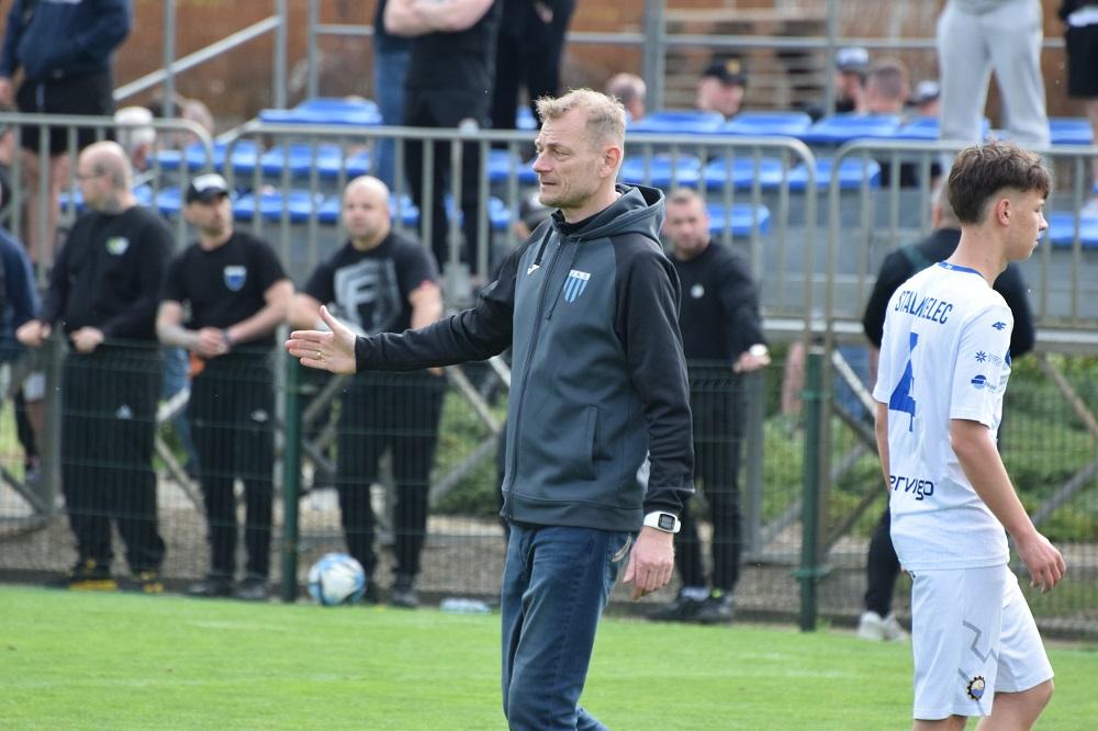 Na zdjęciu Bogdan Zając, trener czwartoligowego JKS-u Jarosław (fot. JKS Jarosław)