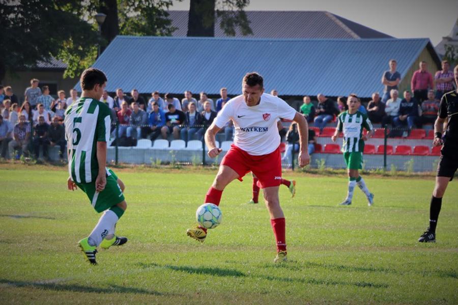 Bogusław Sierżęga na zdjęciu z piłką (fot. Natalia Styś)