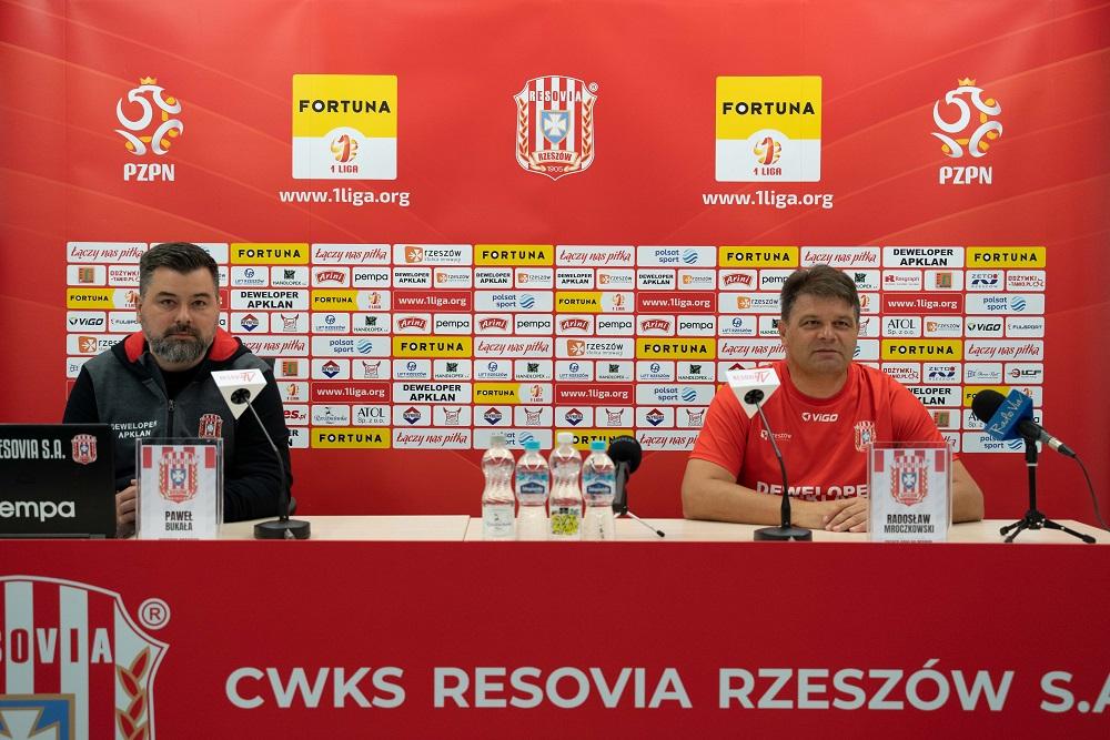 Radosław Mroczkowski uważa, że trzeba zwrócić uwagę na terminarz w rozgrywkach Fortuna 1 ligi, bo ten jest nieludzki. (fot. Resovia)
