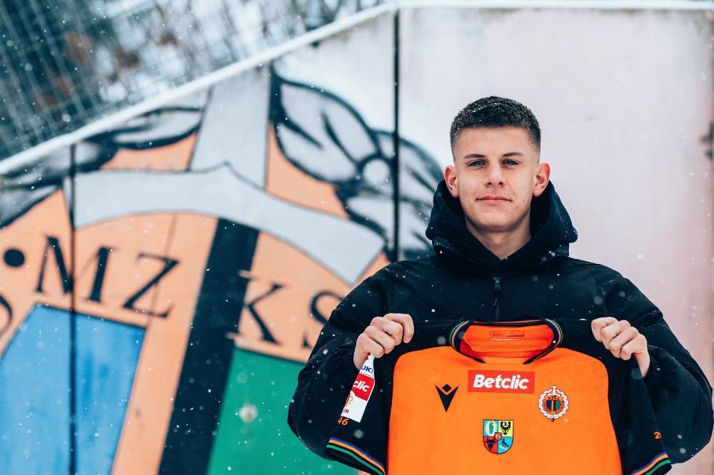 Radosław Bąk piłkarzem Chrobrego Głogów (fot. Chrobry Głogów)