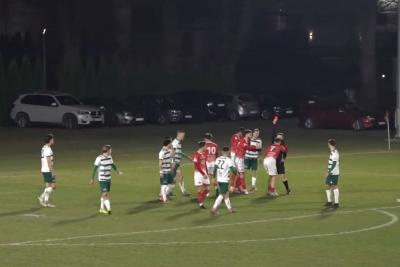 Dwie czerwone kartki w pierwszej połowie. KS Wiązownica zremisował z Izolatorem (fot. Kanał Futbolu/youtube)