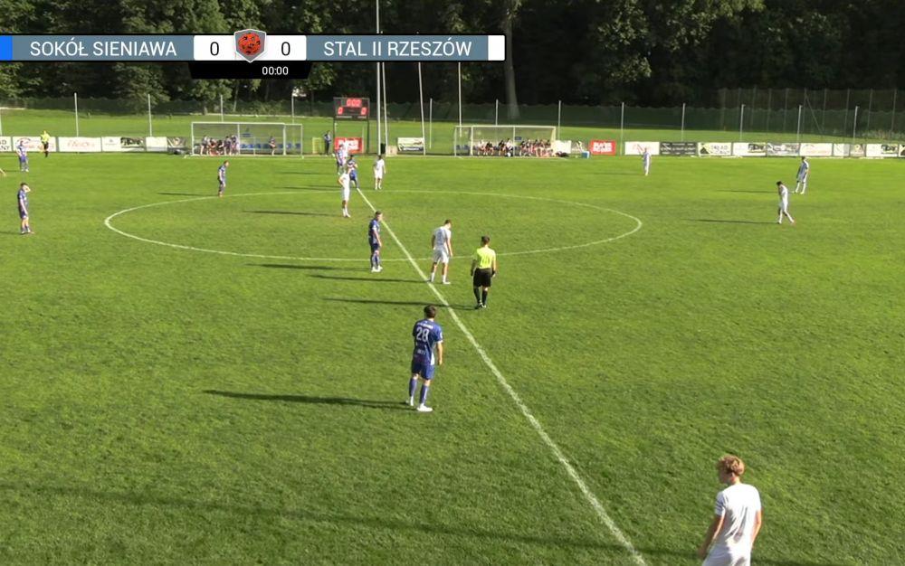 Skrót meczu Sokół Sieniawa - Stal II Rzeszów 3-1 (fot. Facebook / 100077508183210)