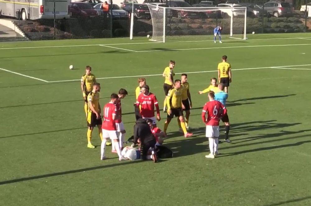 Czerwona kartka Bartosza Bisia po meczu z Wisłą II Krakó podtrzymana (fot. Wisła Kraków/youtube)