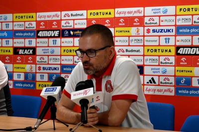 Resovia spadła do 2 ligi. Na zdjęciu trener Rafał Ulatowski (fot. Resovia TV)