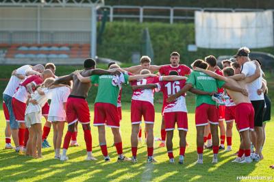 Cosmos męczył się z Czarnymi, ale wygrał