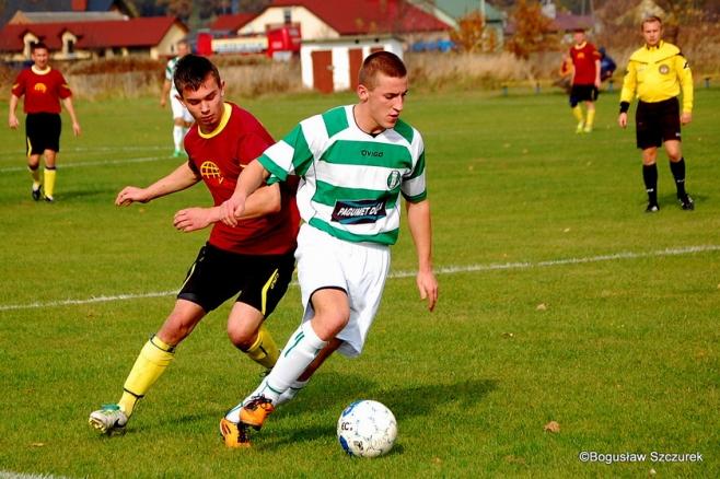 Cosmos Nowotaniec (biało-zielone koszulki) pokonał Sawę Sonina na jej terenie (fot. Bogusław Szczurek)