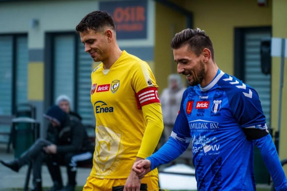 Czarni Połaniec (żółt stroje) w zimowym okresie przygotowawczym mają w planie sparing m.in. z Pogonią-Sokół Lubaczów (fot. Pogoń-Sokół Lubaczów)