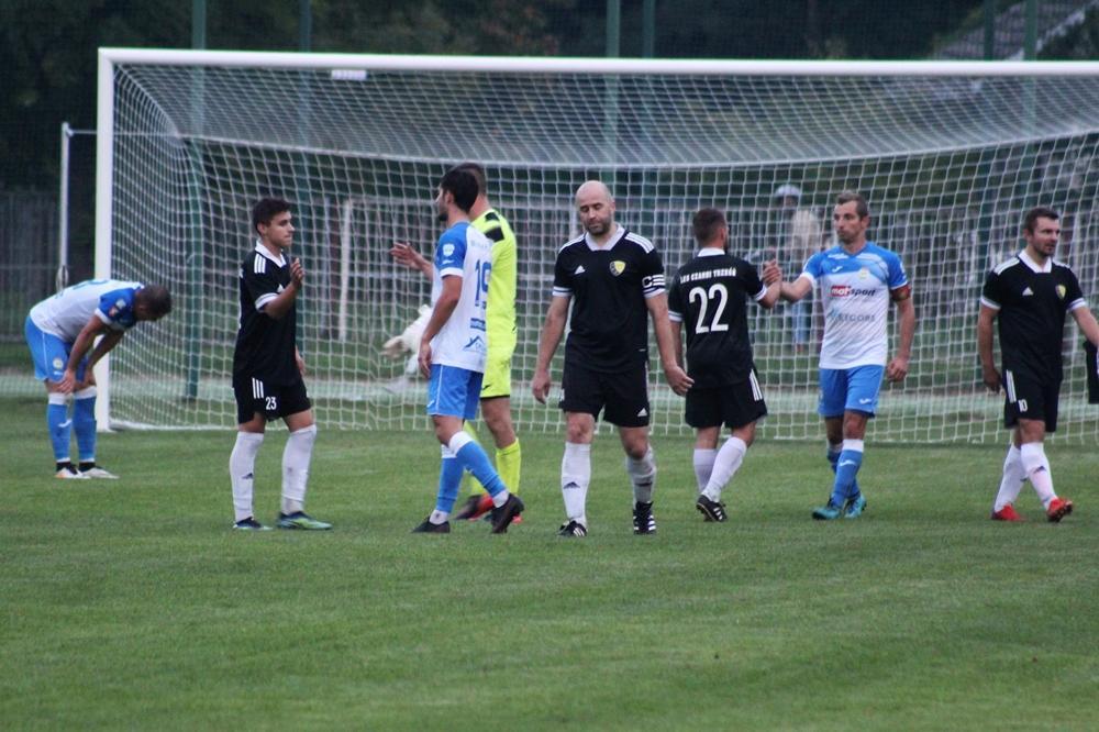 Czarni Trześń grają coraz lepiej, ale wciąż nie mogą zdobyć punktów w 4 lidze podkarpackiej. (fot. archiwum)