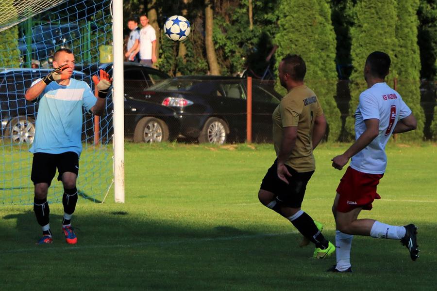 Damian Buczkowski (na zdjęciu z lewej) będzie występował w JKS-ie Jarosław (fot. Natalia Styś)