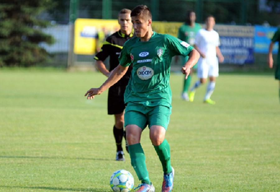Damian Buras jeszcze w barwach Okocimskiego Brzesko. Zdjęcie z sezonu 2013/2014.