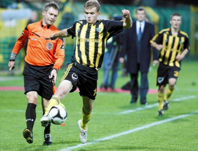 Na zdjęciu Damian Kaciczak (z piłką) kiedyś bronił barw GKS-u Katowice.