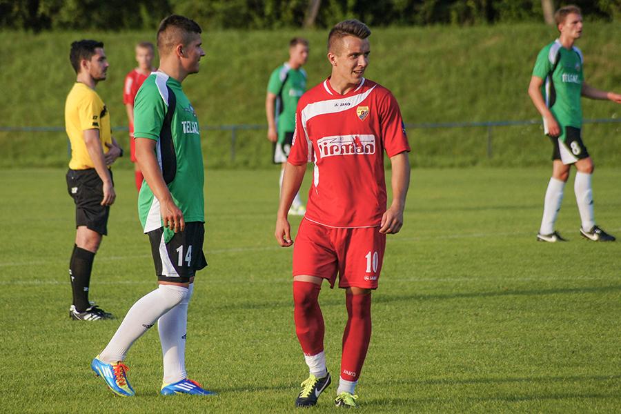 Daniel Paszek (w czerwonym stroju) grał ostatnio na wypożyczeniu do Polonii Łaziska Górne (fot. polonia.laziska.pl)