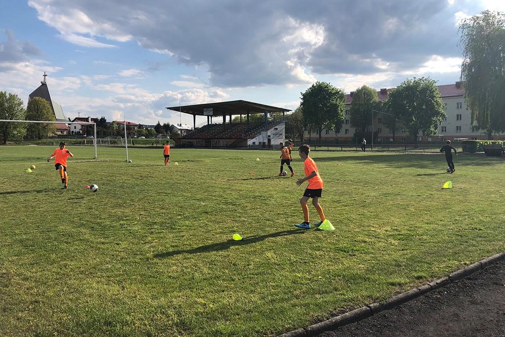 Piłkarze DAP Dębica rozpoczęli treningi w 6-osobowych grupach (fot. DAP Dębica)