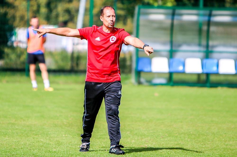 Dariusz Marzec uważa, że jego zespół będzie trenował jak zespoły Ekstraklasy! (fot. Stal Mielec)