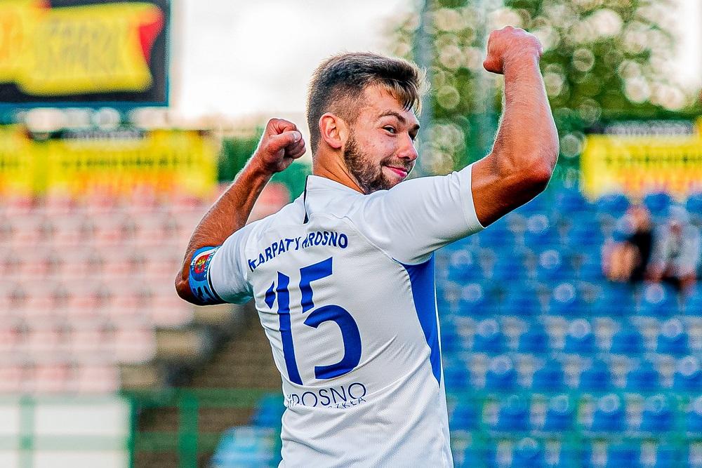 Karpaty Krosno pokonały MKS Kańczuga 2-0 . (fot. Konrad Kwolek)