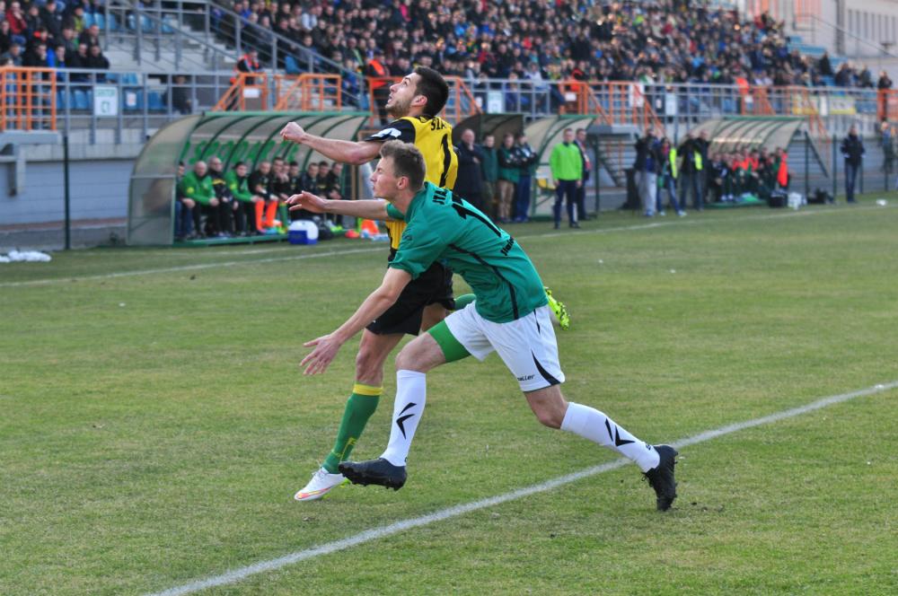 Stalówka (zielone koszulki) zremisowała w Niepołomicach 1-1.