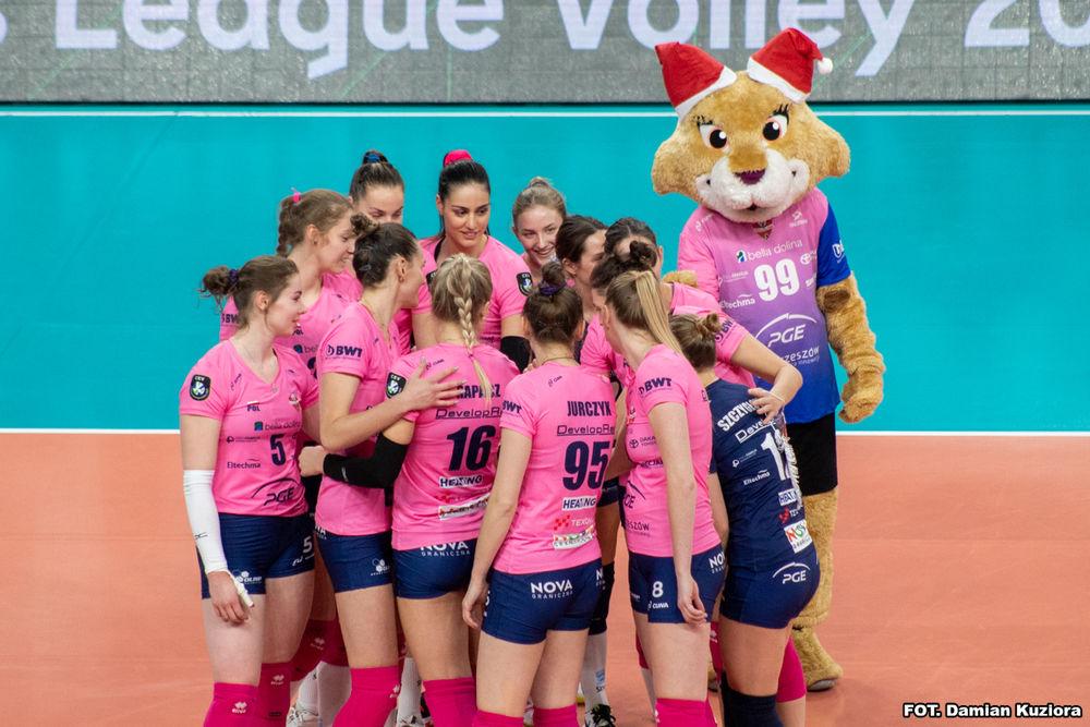 Siatkarki Developresu BELLA DOLINA Rzeszów wygrały z francuskim Volley Mulhouse Alsace 3-0 (25-19, 25-19, 25-20) w pierwszym meczu fazy grupowej CEV Ligi Mistrzyń / fot. Damian Kuziora