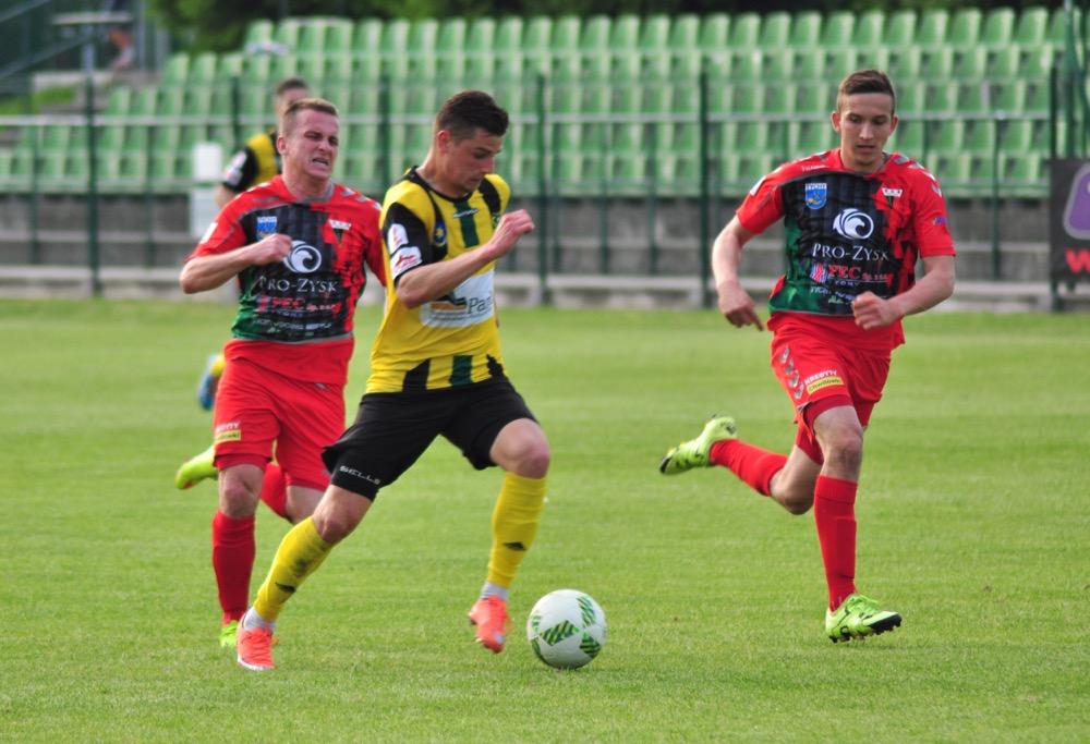 Jeśli Siarka Tarnobrzeg wygra w Bytomiu, a Wisła Puławy straci punkty w Zambrowie - podkarpacki zespół zagra w baraża o 1 ligę. Jeśli do tego Stal Mielec wygra z GKS-em Tychy tarnobrzeżanie mogą awansować bezpośrednio.