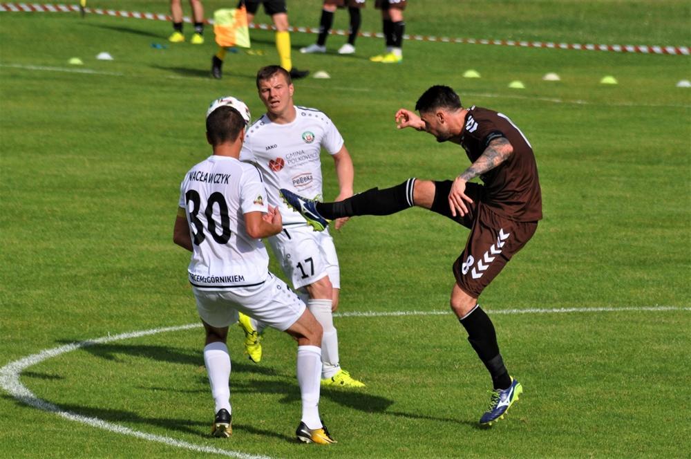 Mariusz Szuszkiewicz (na zdjęciu, w środku) znalazł się w kręgu zainteresowań Stali Stalowa Wola (fot. Konrad Kwolek)