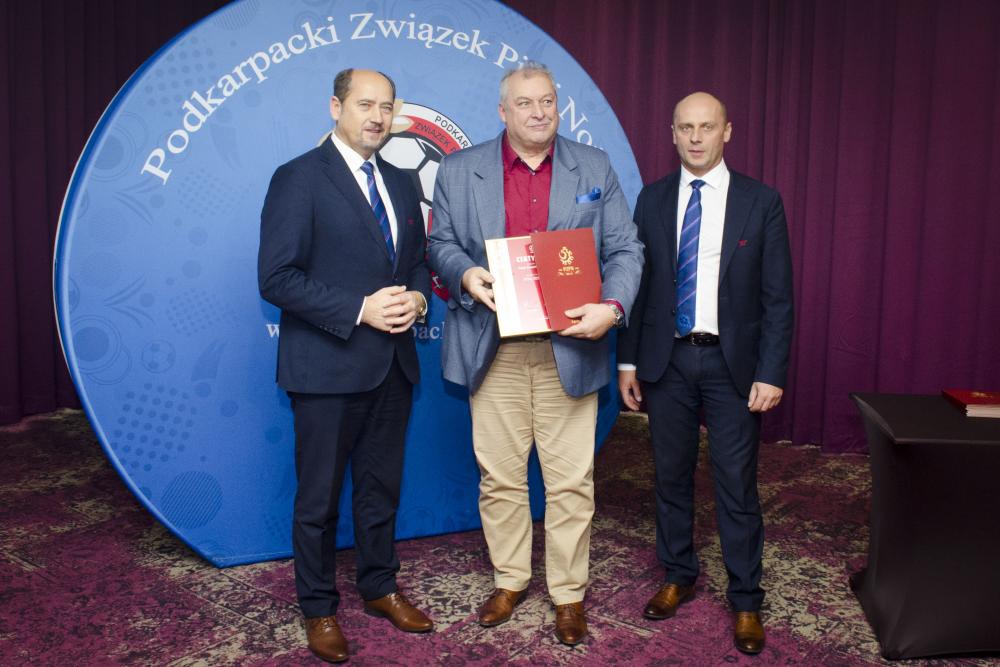 W Hotelu Rzeszów nastąpiło uroczyste rozdanie certyfikatów (fot. PodkarpackiZPN)
