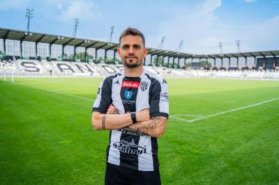 Joan Roman Goku nowym piłkarzem Sandecji Nowy Sącz (fot. Adrian Maraś/ Sandecja Nowy Sącz)