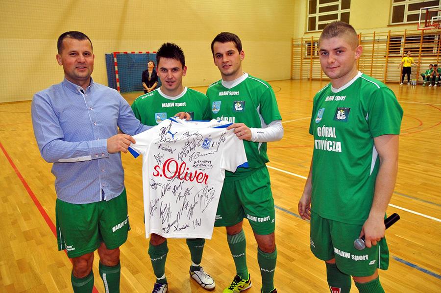 Zawodnicy Górala Tryńcza organizują charytatywny mecz już po raz trzeci. We wcześniejszych edycjach rywalami Górala była Stal Rzeszów i Gwiazda Ruda Śląska (fot. ksgoral.blog.onet.pl)