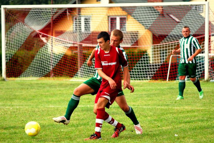 Grunwald Rzeszów (bordowe stroje) pierwszy sparing rozegra w ostatni weekend stycznia z Szarotką Rogóżno - dokładnie tak samo jak podczas zimowych przygotowań przed rokiem (fot. Grunwald Połomia)