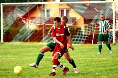 Grunwald Rzeszów (bordowe stroje) pierwszy sparing rozegra w ostatni weekend stycznia z Szarotką Rogóżno - dokładnie tak samo jak podczas zimowych przygotowań przed rokiem (fot. Grunwald Połomia)