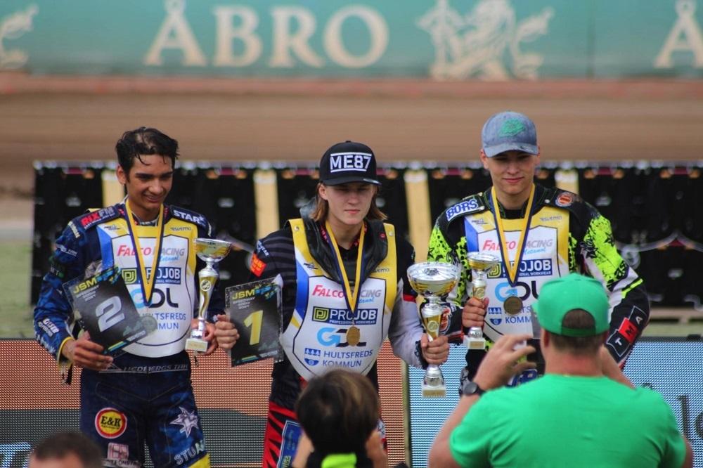 Gustav Grahn (w środku) został nowym młodzieżowcem Rzeszowskiego Towarzystwa Żużlowego! (fot. archiwum)