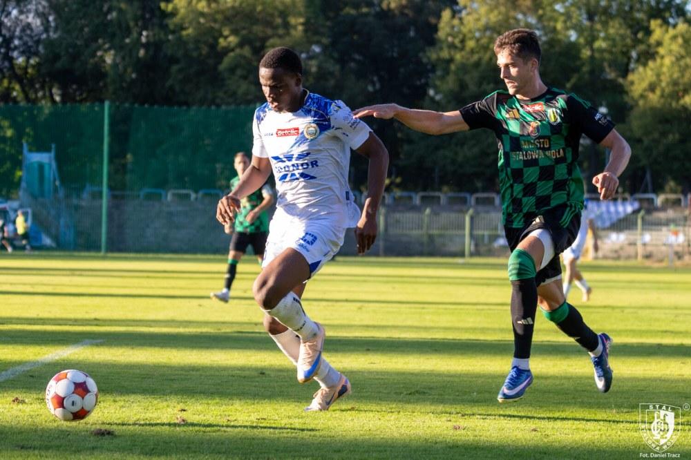 Hutnik Kraków (białe stroje) zremisował z Zawiszą Bydgoszcz (fot. Daniel Tracz)
