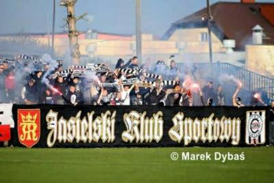 Klasa O Krosno: Piłkarskie święto na Śniadeckich 15! Mistrz jesieni wyłoniony [podsumowanie 15 kolejki]