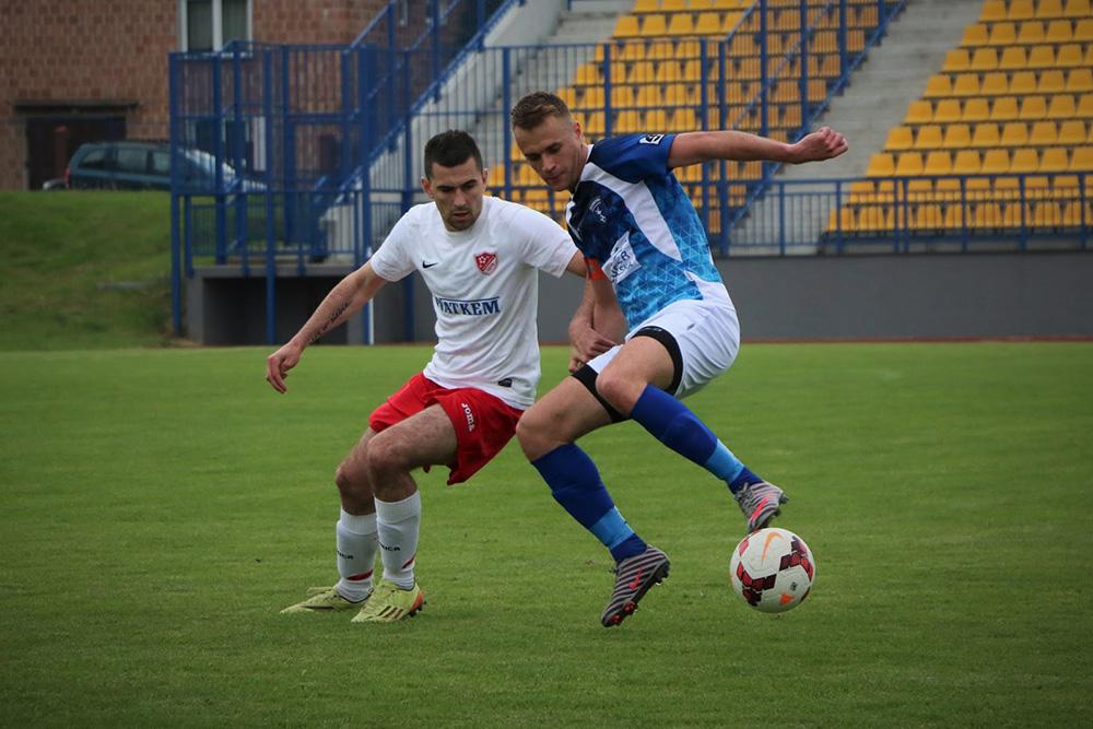 Błękitni Ropczyce w niebiesko-białych strojach (fot. Natalia Styś / archiwum)