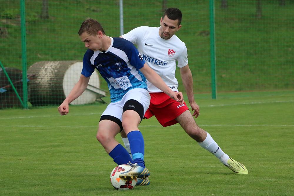 Błękitni Ropczyce w niebiesko-białych strojach (fot. Natalia Styś / archiwum))