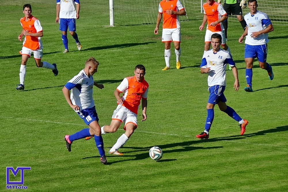 Sokół Sieniawa w biało-niebieskich strojach (fot. Mieczysław Turczyn / archiwum)