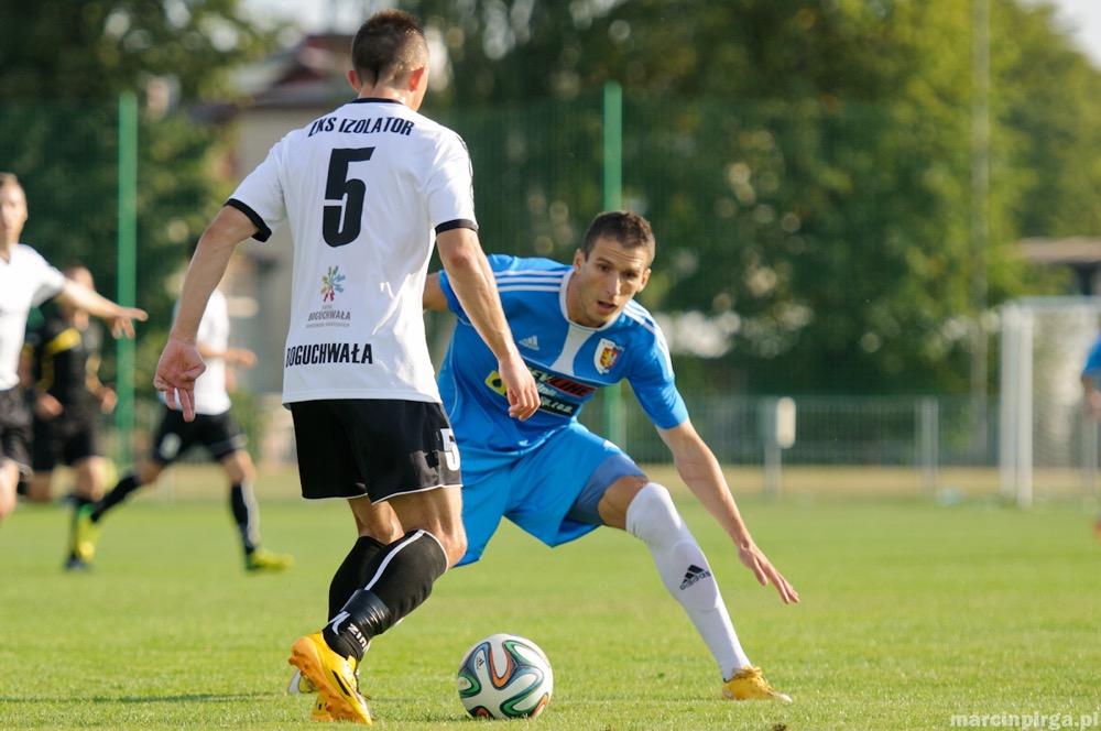 Izolator Boguchwała (biało-czarne stroje) przegrał u siebie z Avią Świdnik 1-2 (fot. Marcin Pirga / archiwum)