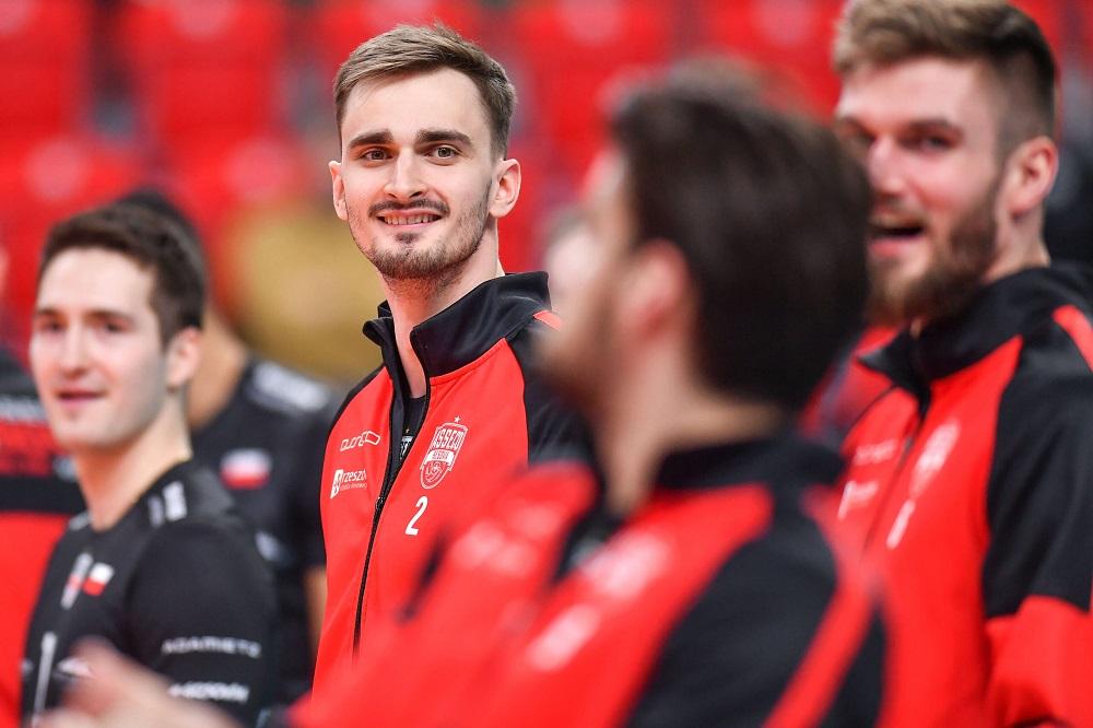 Jakub Lewandowski zaliczył udany debiut w wyjściowym składzie Asseco Resovii. Fot. Piotr Gibowicz.