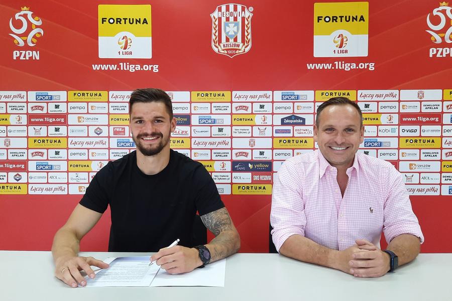 Jakub Wróbel na zdjęciu z lewej (fot. cwks-resovia.pl)