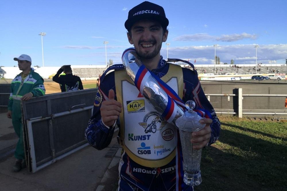 Jan Kvech będzie w Cellfast Wilkach Krosno jeździł pod numerem 8. 