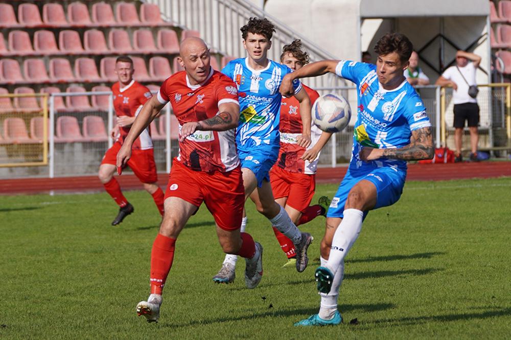 Jarosław Piątkowski (40 lat) to najstarszy zawodnik w kadrze Wisły Sandomierz. Większość jego kolegów z drużyny to jeszcze nastolatkowie (fot. facebook.com/MoraviaMorawica