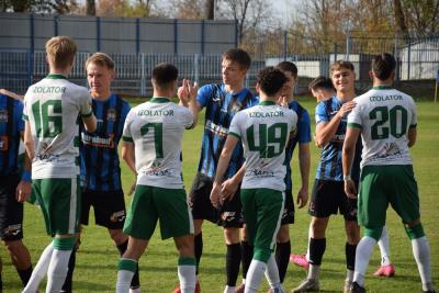 JKS Jarosław pozostaje liderem. Czarno-niebiescy lepsi od Izolacji