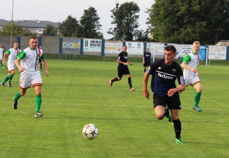 Piłkarze JKS-u Jarosław w okresie przygotowawczym rozegrają 5 sparingów.