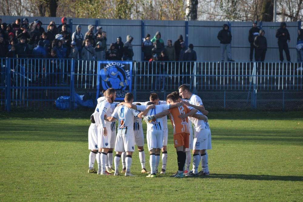 W jakim składzie i z jakim zarządem będzie grał na wiosnę JKS Jarosław w 4 lidze podkarpackiej? (fot. JKS Jarosław)