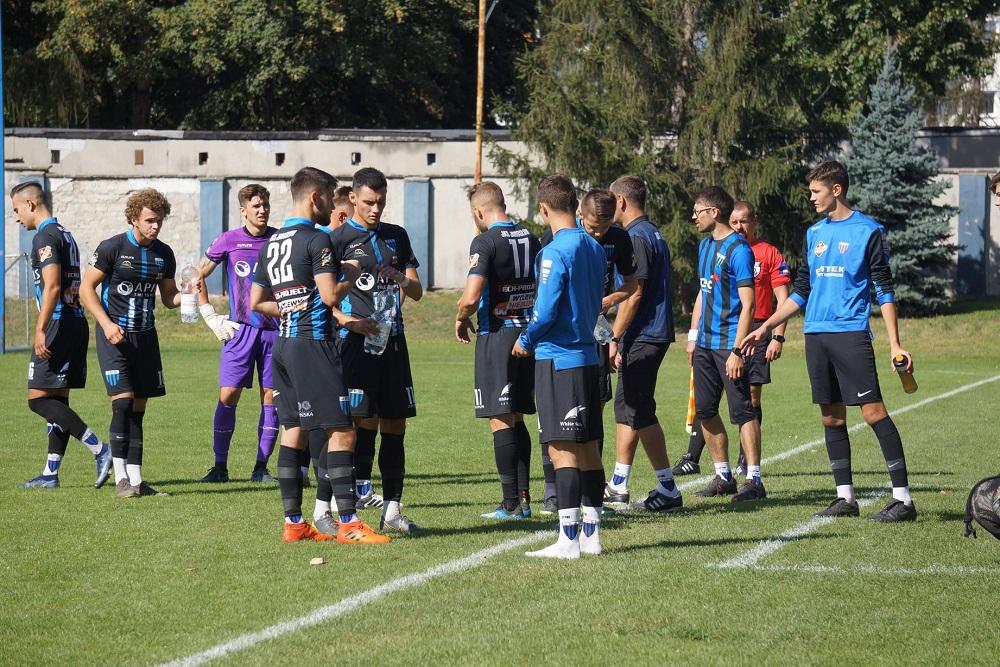 JKS Jarosław w pierwszym sparingu musiał uznać wyższość lidera 4 ligi podkarpackiej. (fot. Korona Rzeszów)