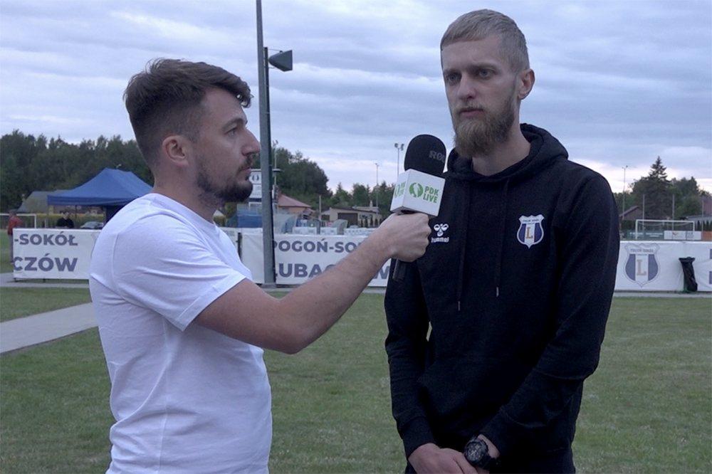 Kacper Grzesik, trener Pogoni-Sokoła Lubaczów, na zdjęciu z prawej.