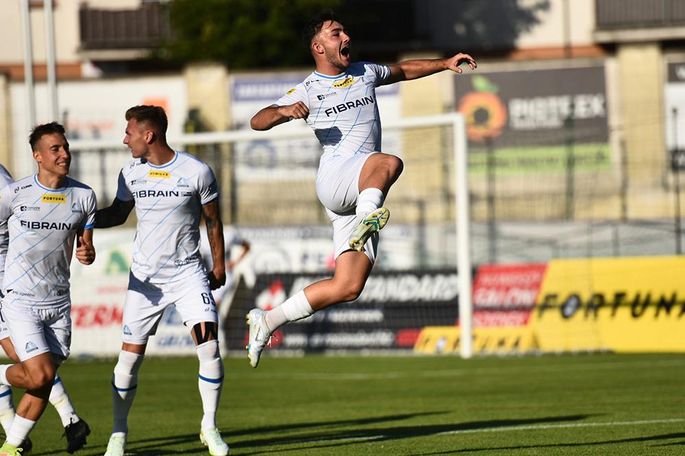 Kacper Sadłocha (na zdjęciu) strzelił dziś dla rezerw Stali Rzesżów dwa gole (fot. stalrzeszow.pl / archiwum)