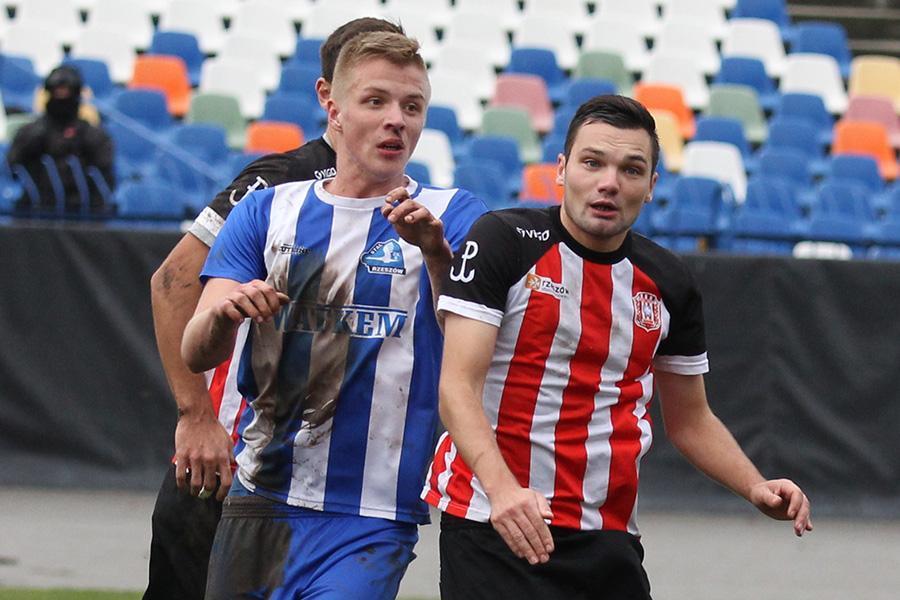 Kacper Drelich (po lewej) będzie grał w Sokole Sieniawa. (fot. archiwum)