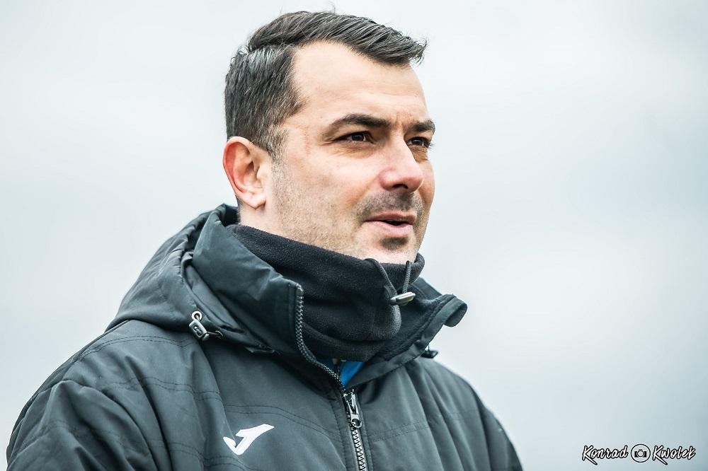 Kamil Witkowski nie jest już trenerem Karpat Krosno! (fot. Konrad Kwolek)