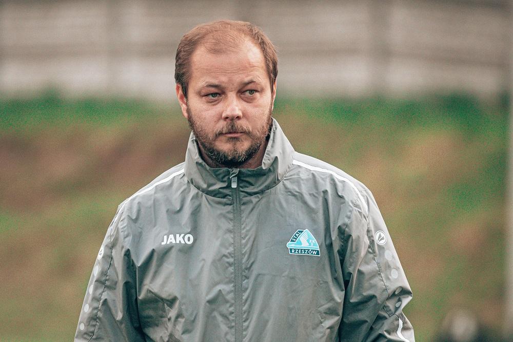 Karol Wójcik będzie na wiosnę prowadził Stal II Rzeszów! (fot. Stal Rzeszów/Krzysztof Krupa)